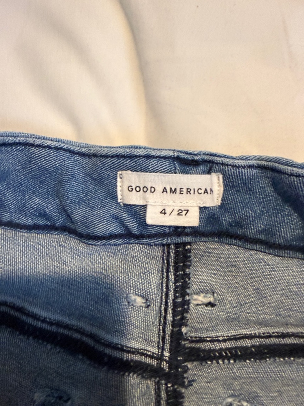 Good American Straight-Leg Jeans in Medium Blue Wash frayed Hem size 4/27 - Picture 7 of 8